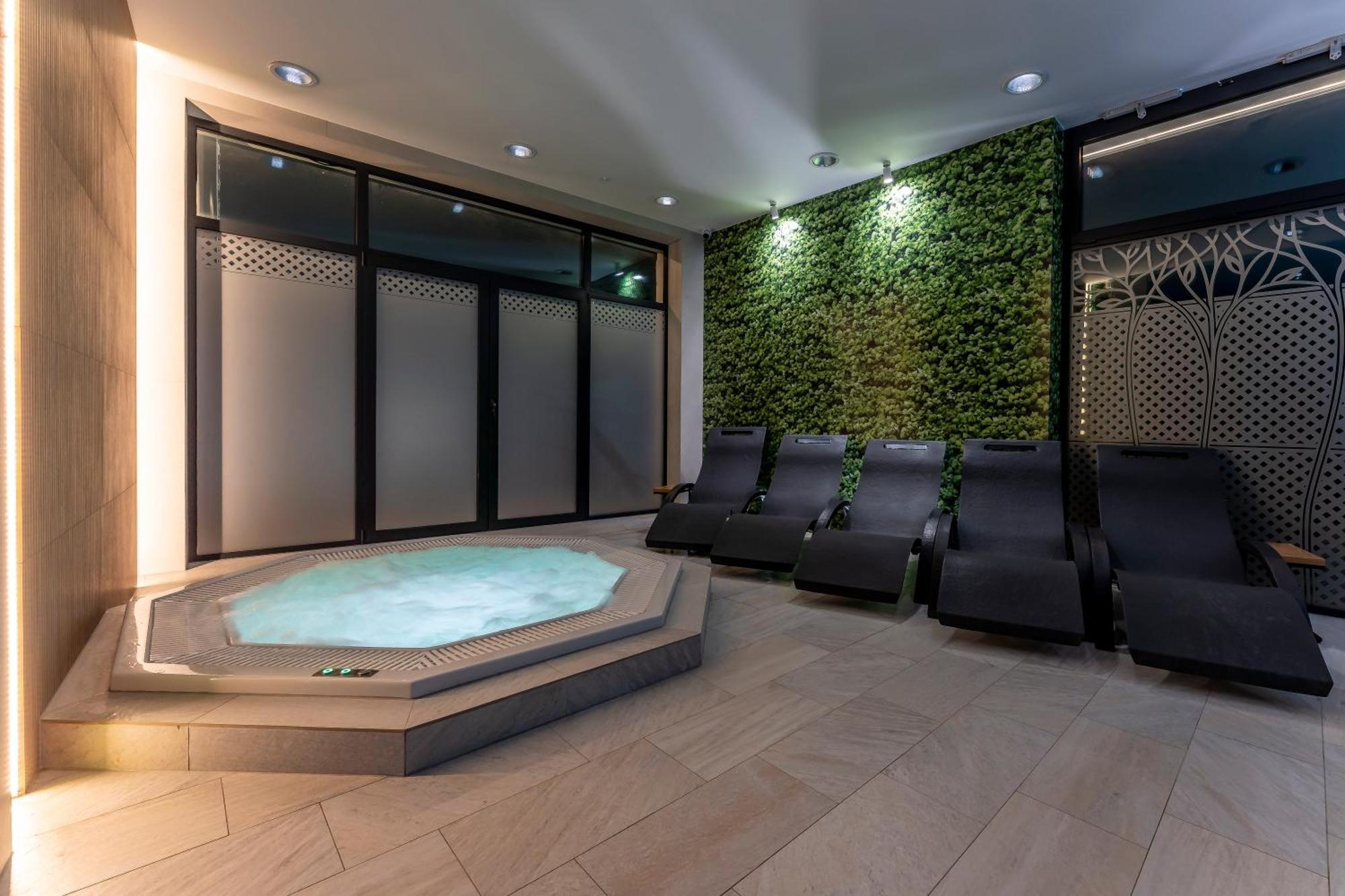 Aura Medical Spa Nałęczów エクステリア 写真